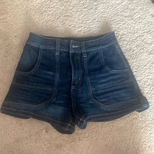 dark blue jean shorts, sincerely jules.